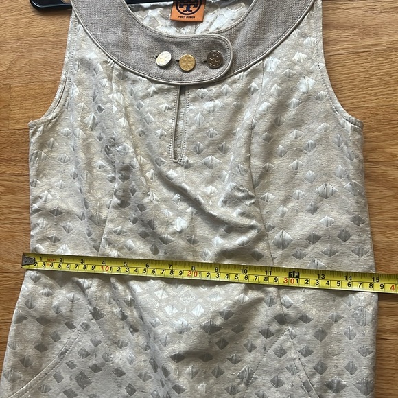 Tory Burch Linen dress size 6 fits more like a 4! - Picture 8 of 9